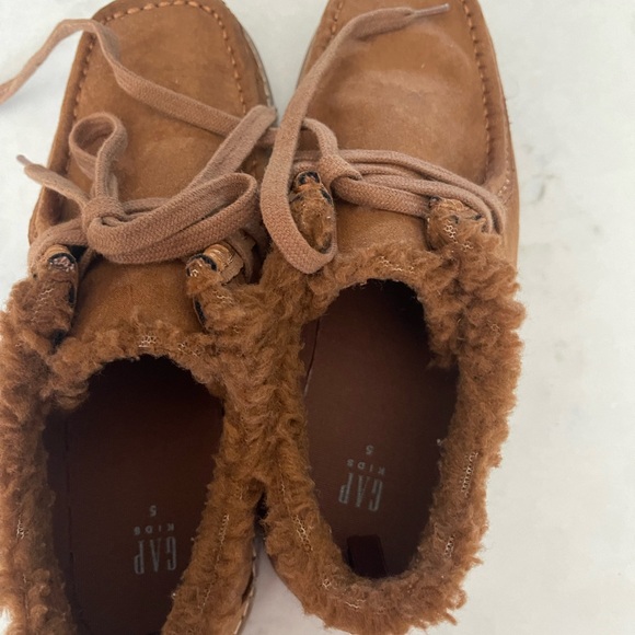 Boys gap dress shoes, brown size 5 - Picture 3 of 4